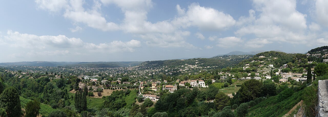 Le village perché de Saint-Paul-de-Vence, où se trouve La Colombe d’Or.