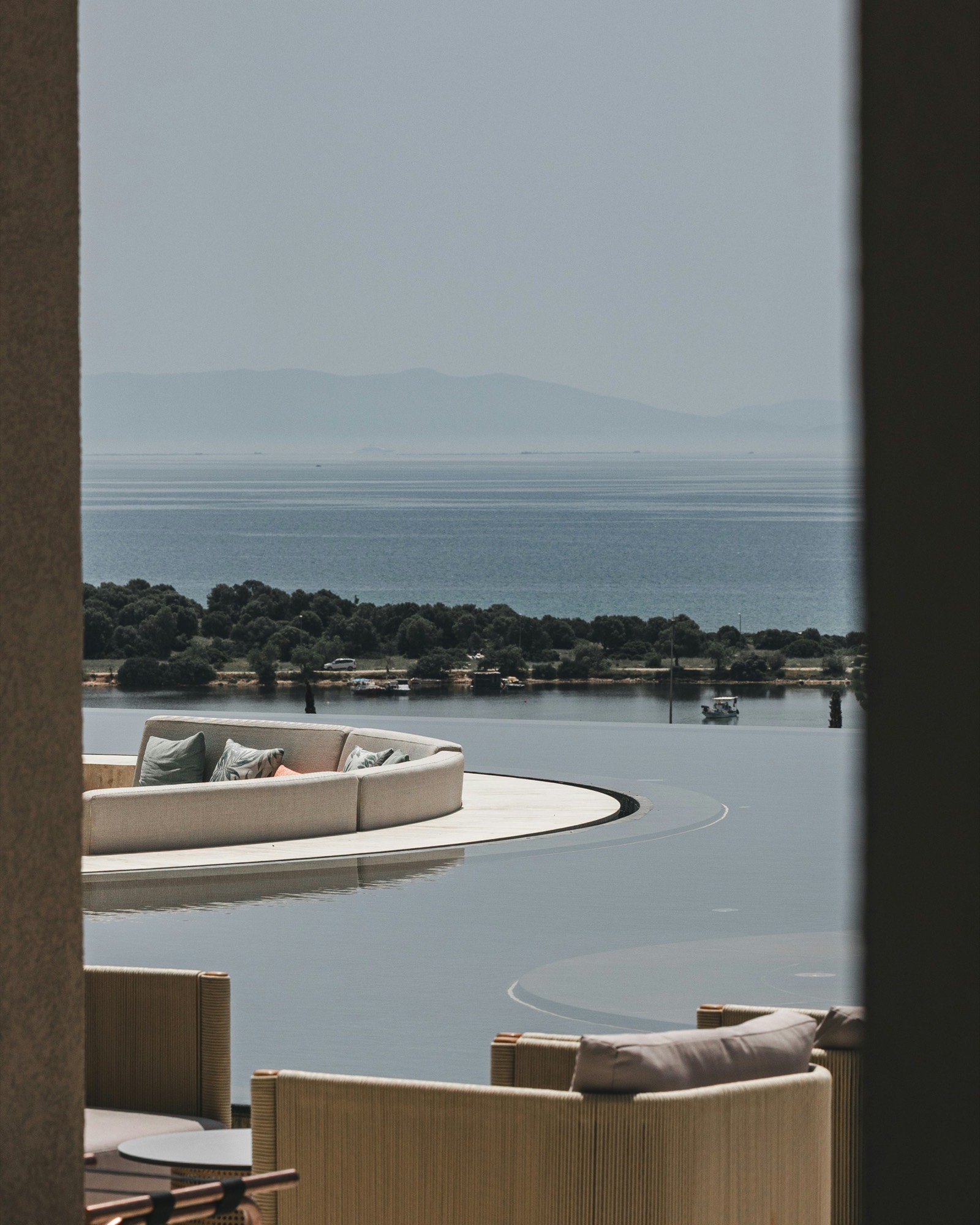 Une terrasse au bord de l’eau